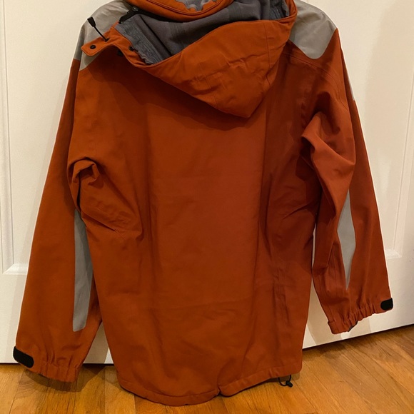 Men’s Gore-Tex softshell jacket. - Picture 2 of 4